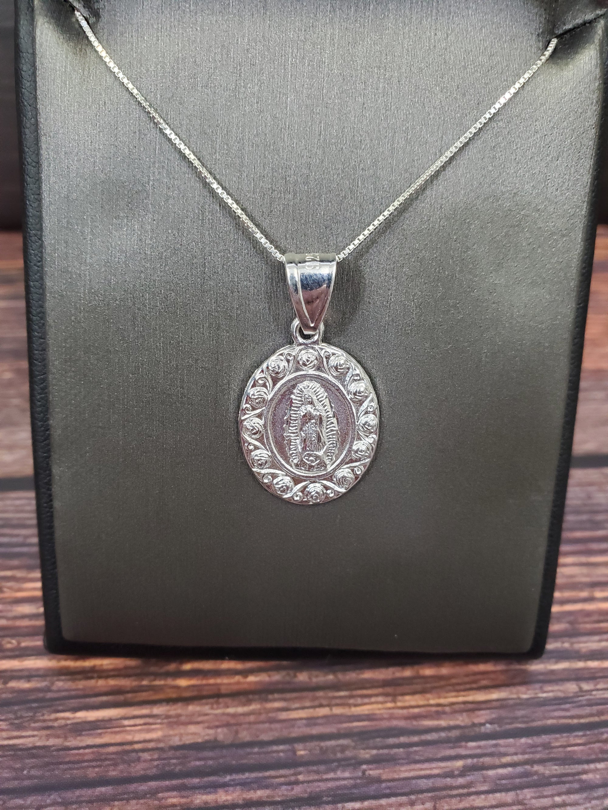 925 Sterling Silver Mother Mary Pendant Charm with Box Chain (Made in Italy)