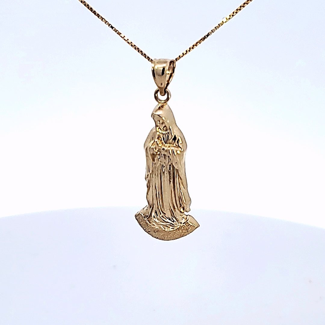 Mary gold chain deals